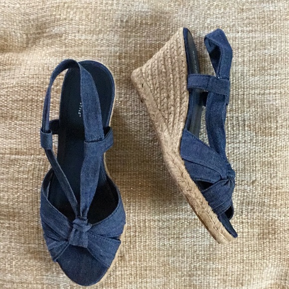 Shoes - Picture 2 of 3